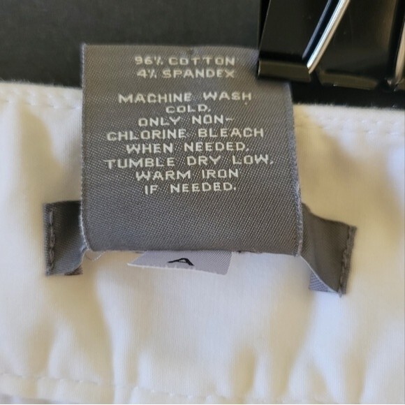 Ann Taylor Signature Fit white Bermuda shorts size 0 - Picture 4 of 5